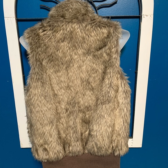 Beautiful faux fur vest - Picture 3 of 4